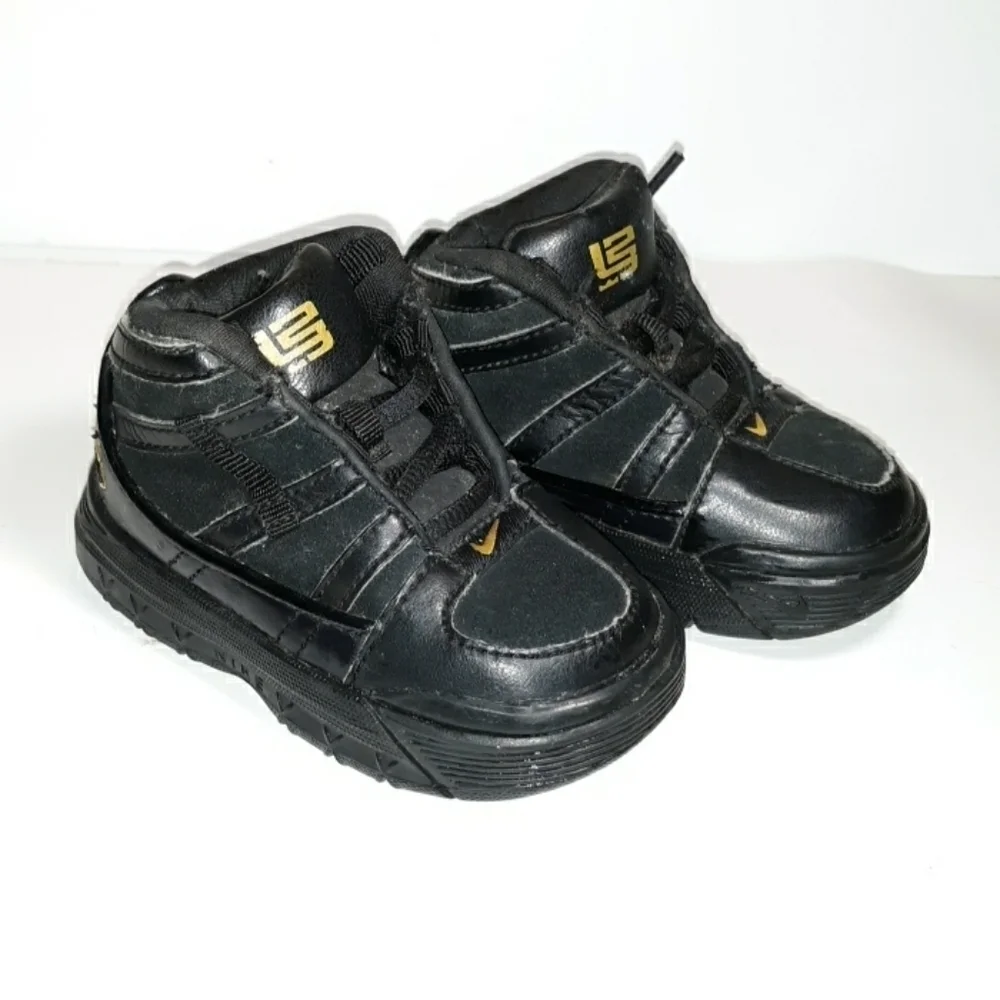 Nike vintage 2005 Lebron 3 black gold